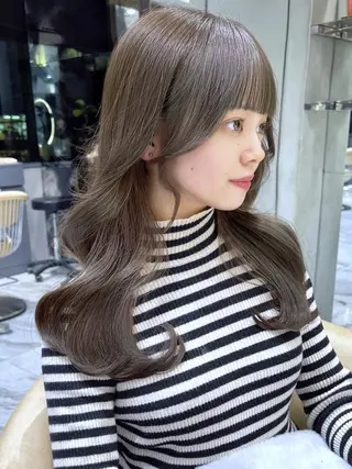 セミロング nene 艶カラーのヘアスタイル