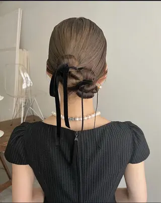 セミロング ヘアアレンジ Yuna/ブリーチ ベージュ ヘアセットのヘアスタイル