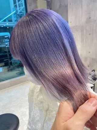 セミロング カラー メンズ JuNブリーチに 縮毛矯正するプロのヘアスタイル