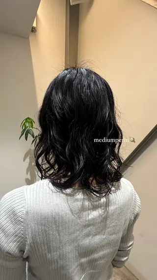 ミディアム パーマ 垣内 奈緒のヘアスタイル