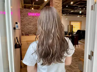 セミロング SALOWIN心斎橋Suite店所属・ブリーチ毛にもできる 縮毛矯正|鷹司郎のヘアスタイル