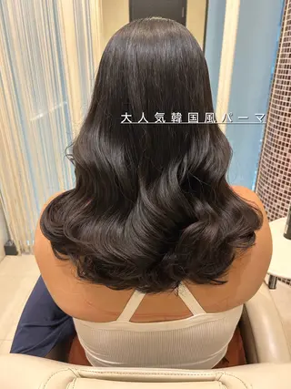セミロング パーマ 垢抜けヘア 韓国ヘア銀座近下菜央のヘアスタイル