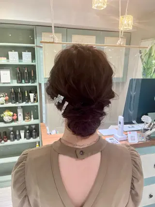 セミロング ヘアアレンジ 坂口 愛のヘアスタイル