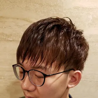 ミディアム BroTokyo 有楽町アシスタントのヘアスタイル