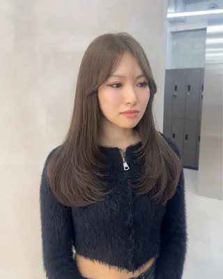 セミロング カラー MIES amane(アマネ)のヘアスタイル