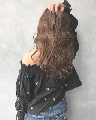 セミロング カラー TOMOYAレイヤー ブリーチ縮毛矯正のヘアスタイル