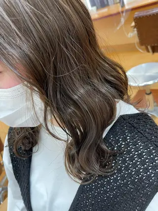 セミロング 丸山 亜加理のヘアスタイル