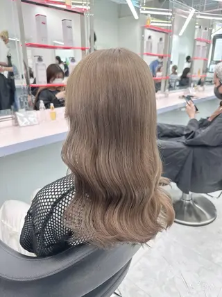 セミロング カラー 🫧ハイトーン🫧 ベージュ🫧徹哉のヘアスタイル