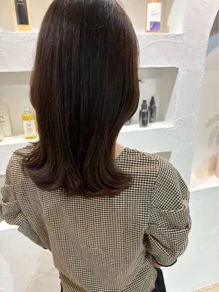 ミディアム 顔周りのデザイン特化 井手麻梨栄のヘアスタイル