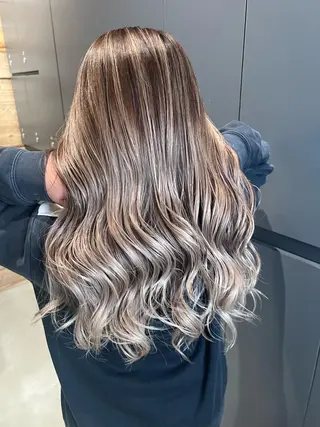 セミロング 🇺🇸ハイライト特 化美容師🇺🇸漆沢のヘアスタイル