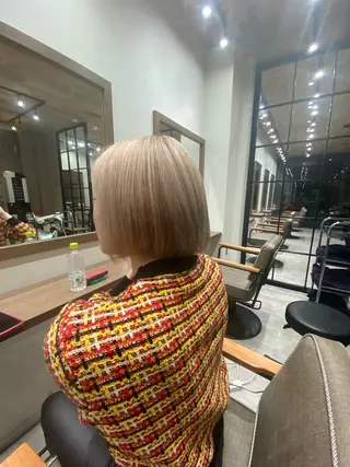 ショート カラー REN/ケアブリーチ /ハイトーン/名駅のヘアスタイル