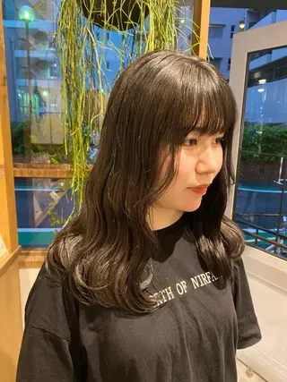 セミロング カラー ENIF ヤマグチアツコのヘアスタイル