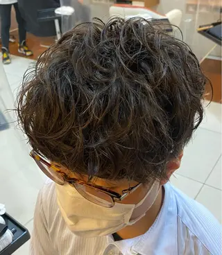 ショート パーマ メンズ 塩谷黎✨ブリーチ無W カラーメンズパーマ✨のヘアスタイル