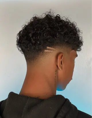 メンズ ISHIZAKI Barber Shop所属・フルカワ ハルヒのヘアスタイル