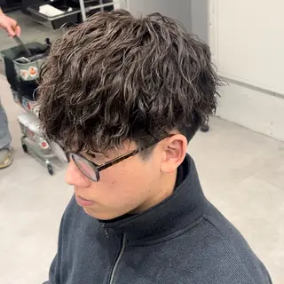 パーマ メンズ 曲がる縮毛矯正 LIBER 岩名のヘアスタイル