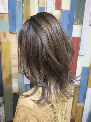 セミロング カラー 嶋村夏実🌼レイヤー 🌸白髪ぼかしのヘアスタイル