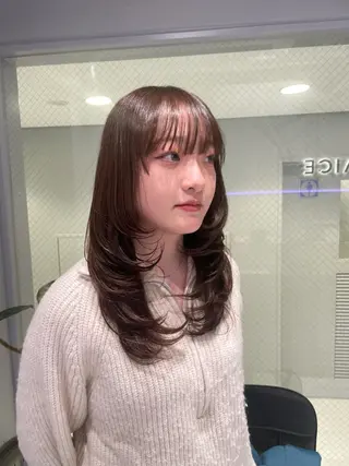 セミロング 菜々🫧新宿 透明感ケアブリーチのヘアスタイル