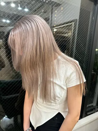 カラー ヒガシ サヨのヘアスタイル