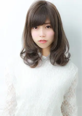 ミディアム カラー 森 海のヘアスタイル