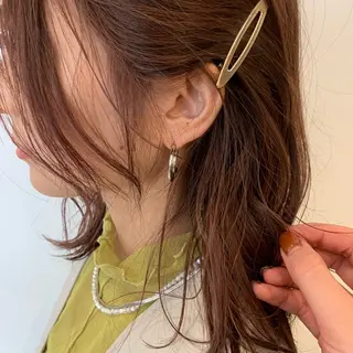 セミロング カラー 青栁 穂香のヘアスタイル
