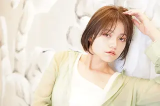 ショート カラー 上田 恵里のヘアスタイル