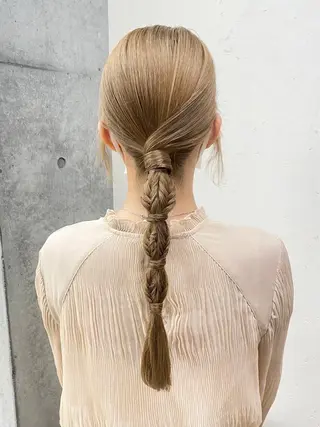 HIYO RIのヘアスタイル