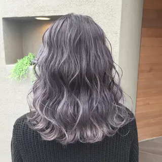 セミロング maco 艶感ハイトーン🦋のヘアスタイル