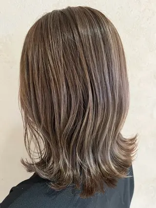 ミディアム カラー ヘアアレンジ 飯島 美海のヘアスタイル