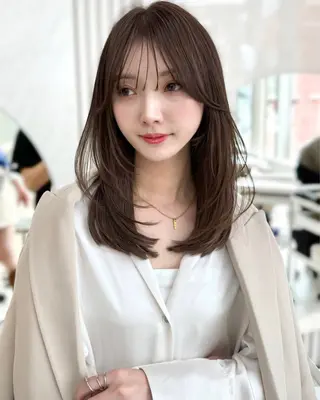 ミディアム レイヤーカット/ 顔まわり/アオイのヘアスタイル