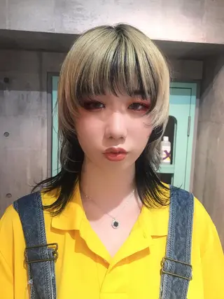 ミディアム カラー ホワイト&レイヤーカ ットエクステ長畠俊輔のヘアスタイル