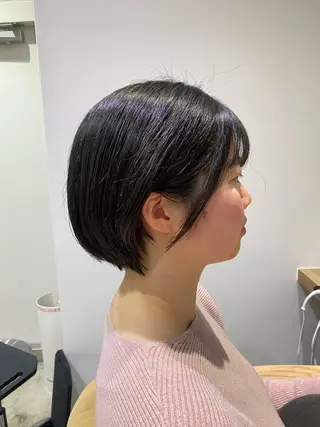 ショート fumi🪞血色感 アップ艶カラーのヘアスタイル
