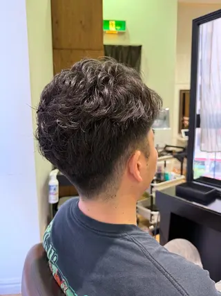 ショート パーマ メンズ 溝口 槙里也のヘアスタイル