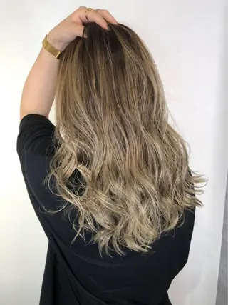 セミロング カラー _WHITE 天神店のヘアスタイル