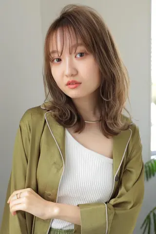 ミディアム カラー 藤原 侑香のヘアスタイル
