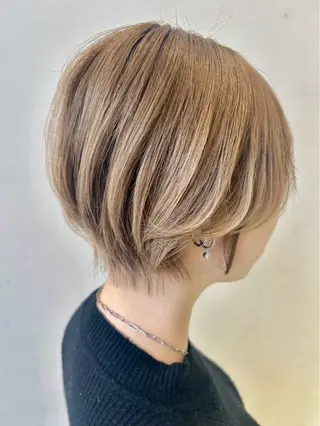 ショート カラー シェアハピ 雪本☃️のヘアスタイル