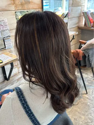 ロング カラー シンドウ チサのヘアスタイル