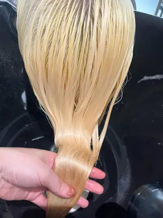 カラー ユイ☆ハイトーン ☆ブリーチデザインのヘアスタイル