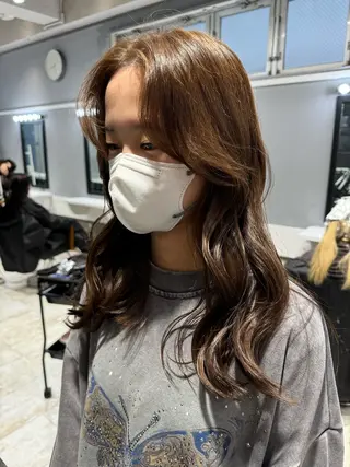 ミディアム カラー dao/ミルクティー /ブラウン/ブロンドのヘアスタイル