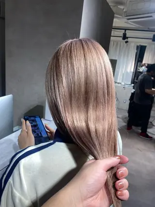 カラー Seleneコウキ ブリーチ/ハイトーンのヘアスタイル