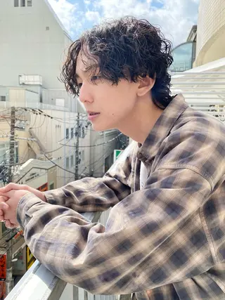 ミディアム パーマ メンズ 7Bridge所属・ハッシュカット 小西貫太のヘアスタイル