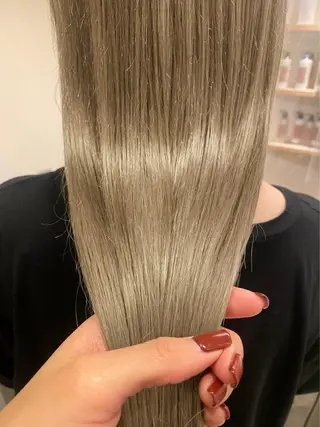 ロング カラー ANNA /艶髪/ハイトーンのヘアスタイル