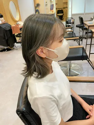 ミディアム カラー akane .のヘアスタイル