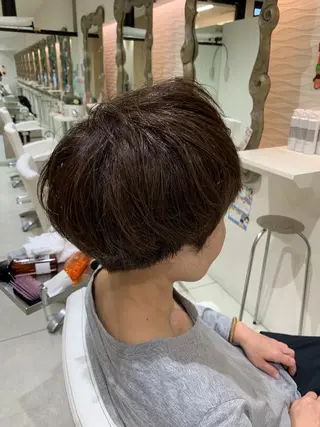 ショート カラー 松吉 純平のヘアスタイル