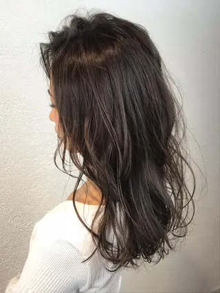 セミロング カラー デザインカラー🌈 高木リョウのヘアスタイル