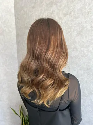 セミロング ヘアアレンジ Rio/ヘアセット/ ハイトーンカラーのヘアスタイル