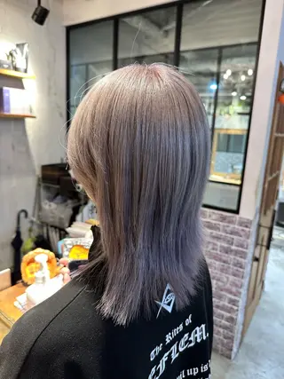 ミディアム カラー 三澤 優音のヘアスタイル