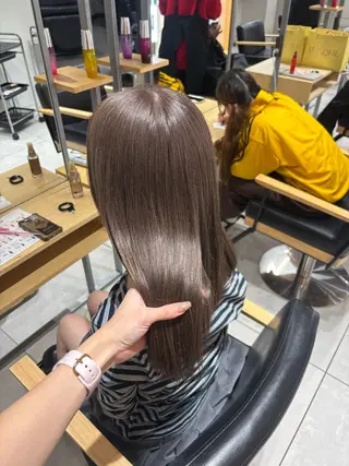 ロング カラー ヘアアレンジ ベージュ/グレージュ 🧸あやか/表参道のヘアスタイル
