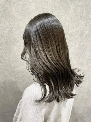 セミロング salowin銀座6丁目所属・銀座 Megumiのヘアスタイル