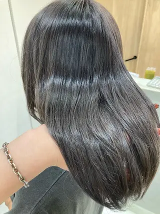 カラー しおり🍬 KOKORO🤍のヘアスタイル