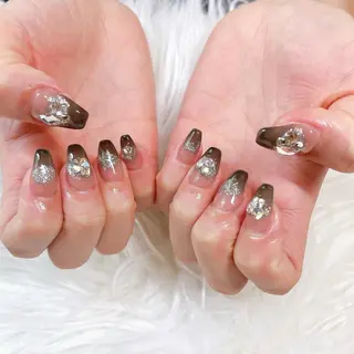 ネイル 根津 綾子のネイルデザイン